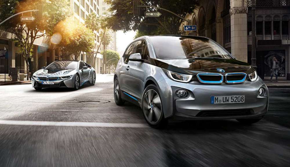 Экологичные модели BMW i научились «слушаться» часов Apple Watch