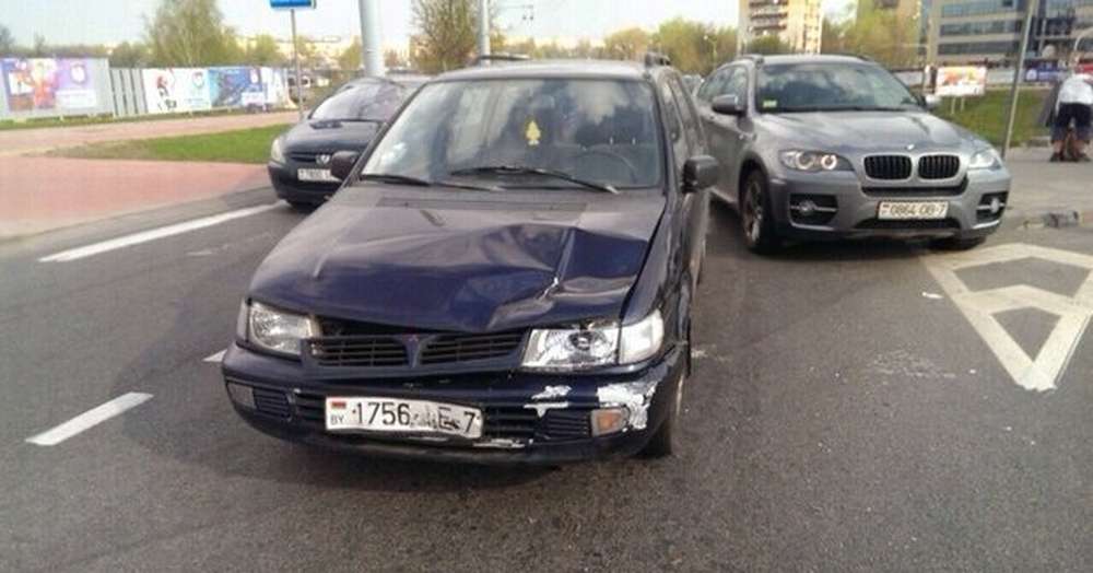 В Минске Mitsubishi сбил велосипедиста, который ехал по переходу