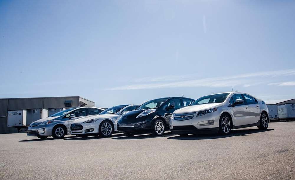 Успешные продажи Nissan Leaf
