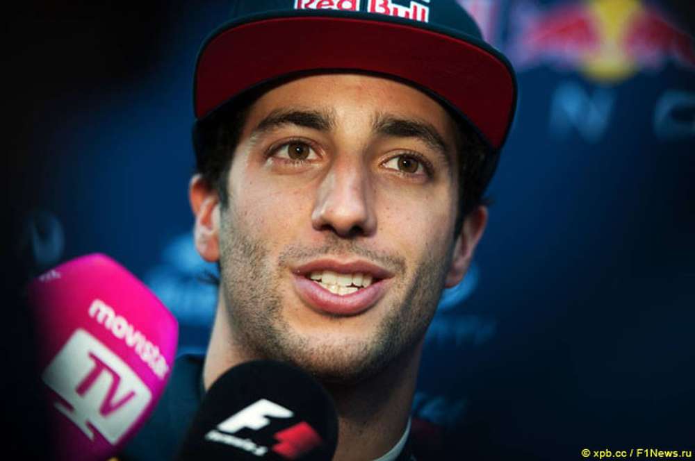 R riccardo фотки. Daniel Ricciardo Felipe Massa. Риккардо сотджиа. Beats by Riccardo Daniel.