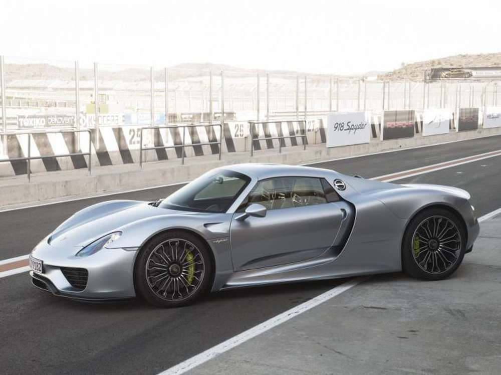 Дебютная продажа Porsche 918 Spyder в России