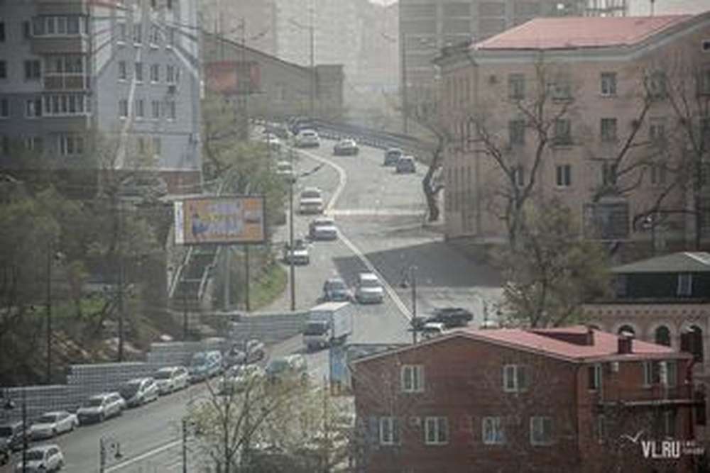 На улице Суханова во Владивостоке нанесли двойную сплошную линию разметки