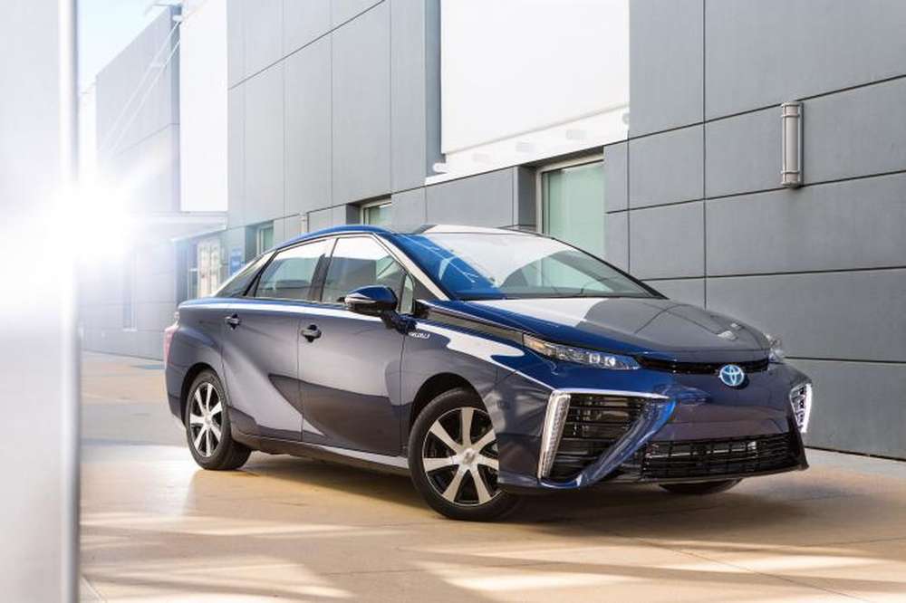 Toyota Mirai появится в США летом