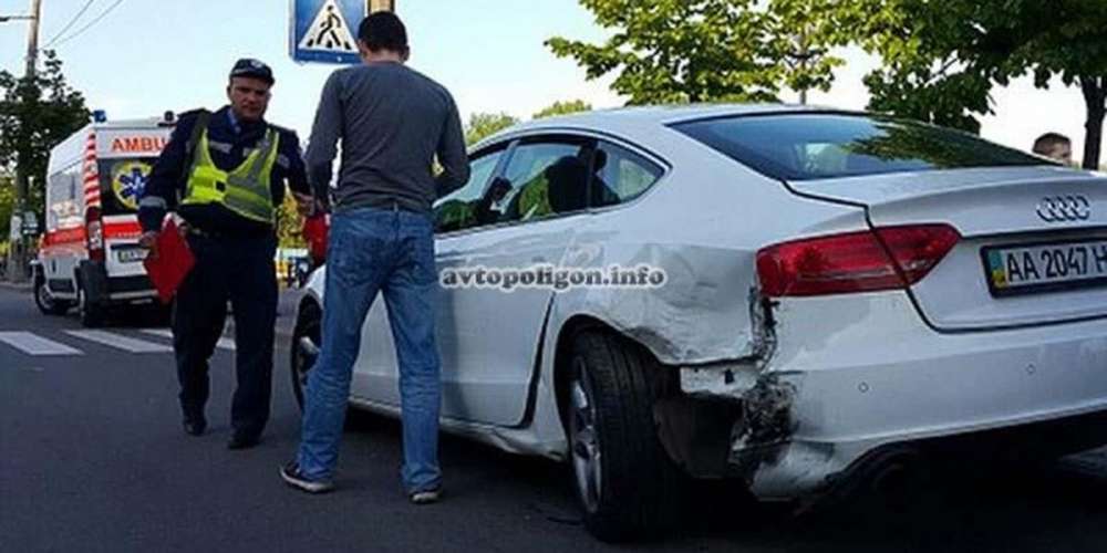ДТП в Киеве: на Оболони Kia Cerato повредил 6 автомобилей