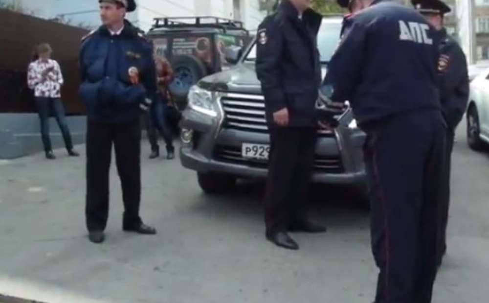 Пытавшийся задавить полицейских приморский депутат дал подписку о невыезде