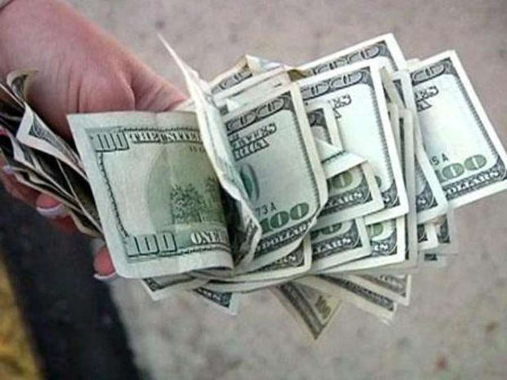 Убежавшие от полиции пуэрториканцы забыли в машине $800 тыс.