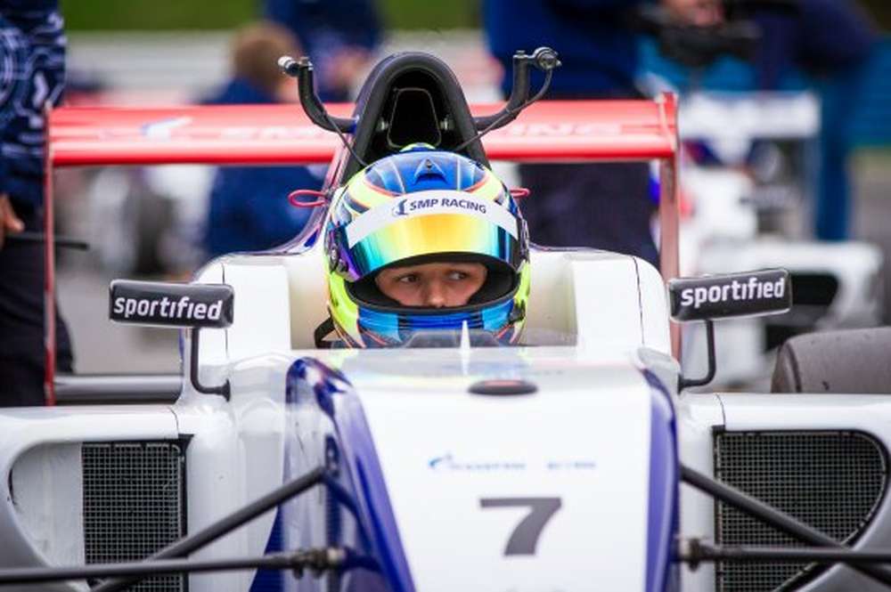 Никита Троицкий одержал победу в третьей гонке первого этапа SMP F4