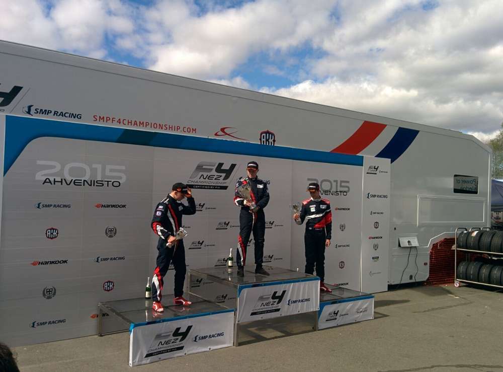 Алексантери Хуовинен одержал победу в первой гонке SMP F4 Championship