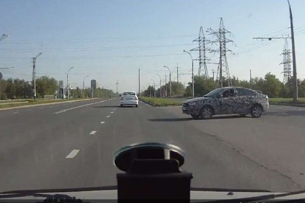 В Сеть попало видео с дорожных тестов Lada Vesta
