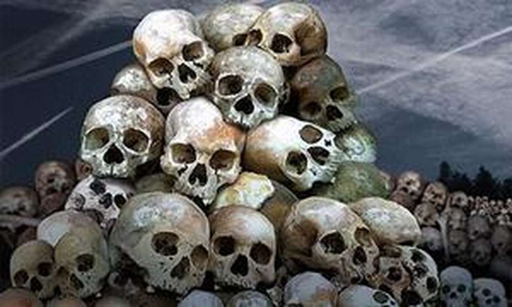 При столкновении поезда и трактора в Индии погибли 10 человек