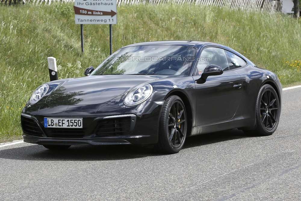 Новейшая модель Porsche 911 появилась без прикрытия