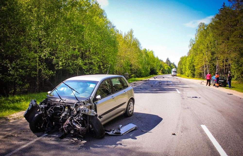 Под Плещеницами пьяный бесправник на Fiat врезался в автовоз с новыми Mercedes
