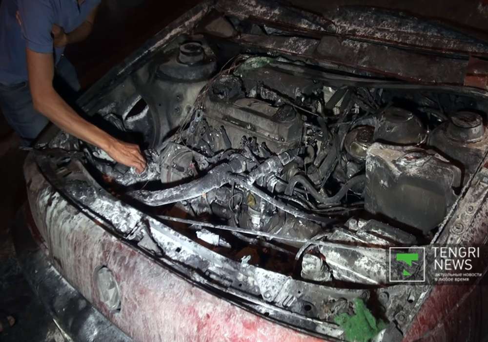 Автомобиль сгорел на улице Розыбакиева в Алматы