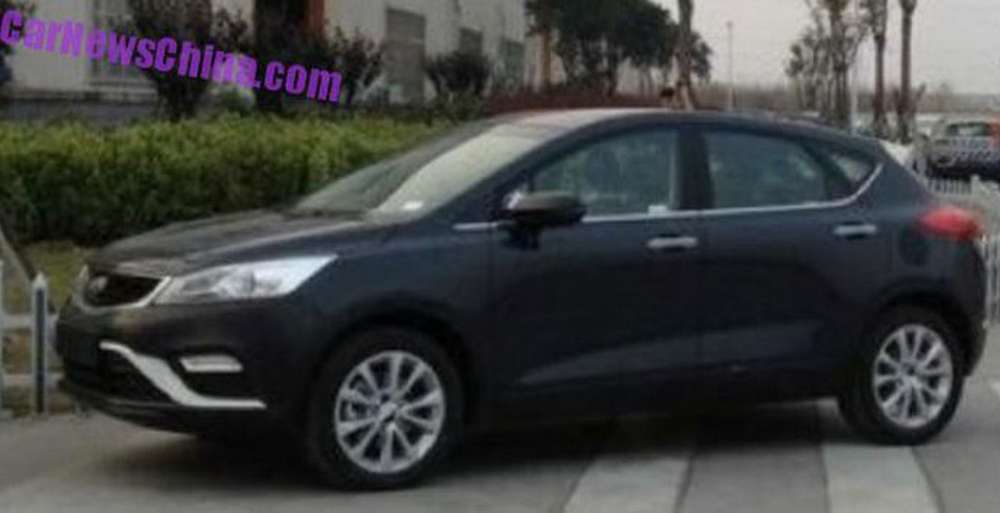 Geely Emgrand Cross без маскировки попал в объектив шпионов