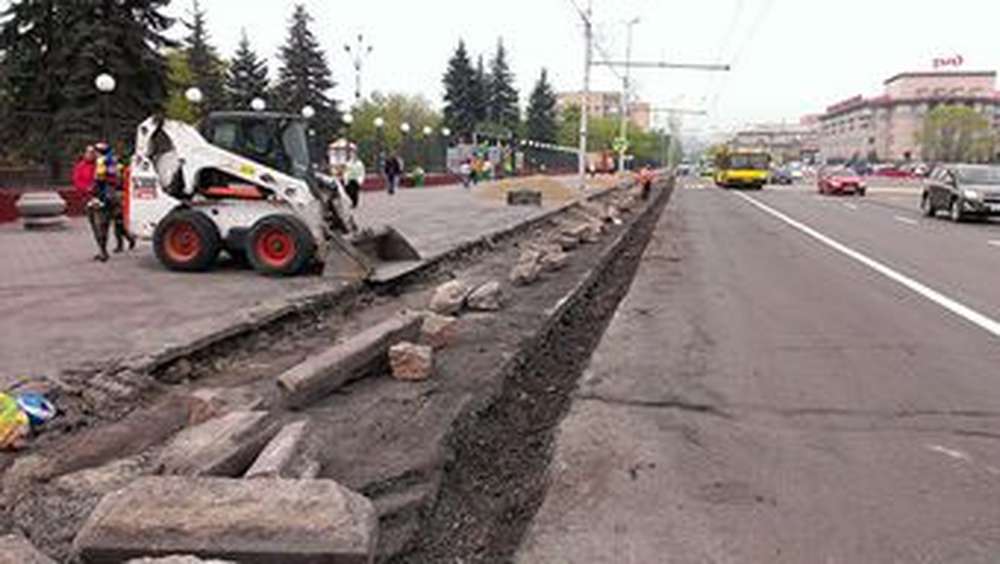 В центре Красноярска завершают демонтаж парковочных карманов на выделенных полосах