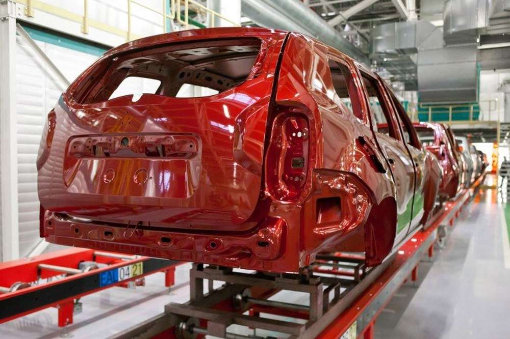 Выпуск легковых автомобилей в России может упасть в 2015 году на 20%