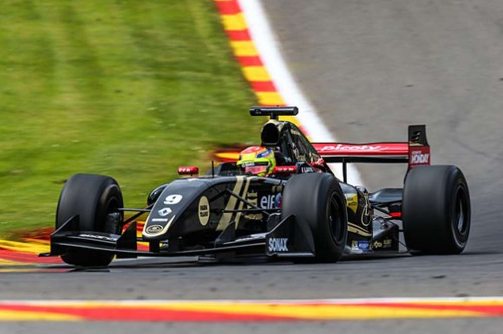 Матьё Ваксивьер выигрывает первую гонку Формулы Renault 3.5 в Спа