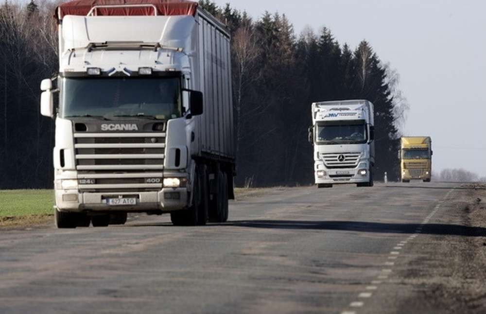 На Украине из-за жары грузовикам разрешили ездить только по ночам
