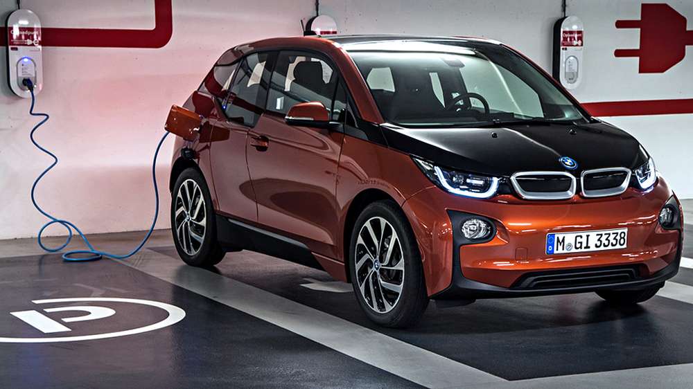 BMW добавит в свои автомобили парковочный поисковик
