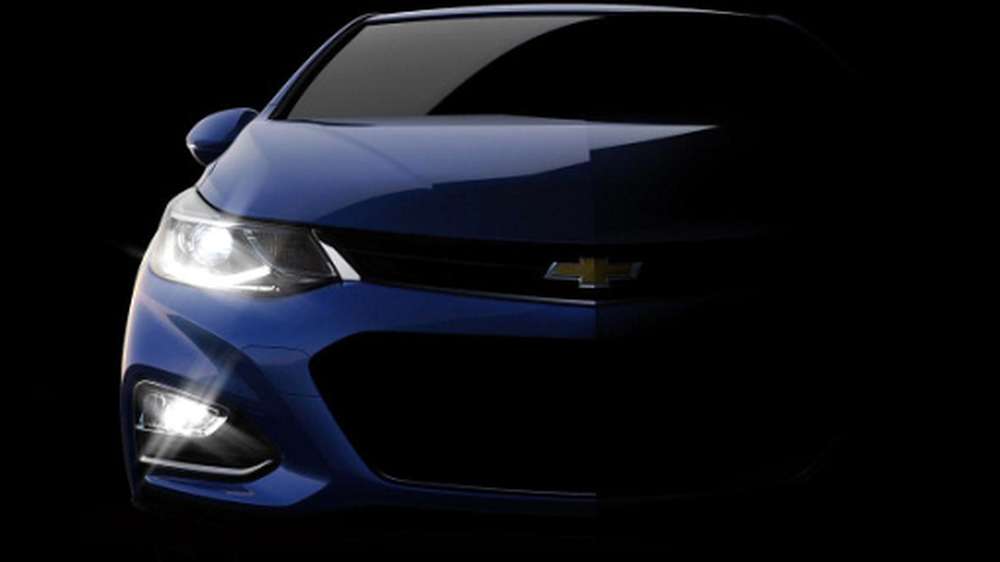Опубликована первая фотография Chevrolet Cruze