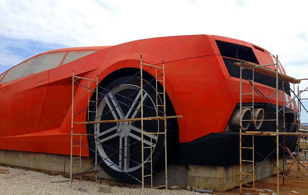 В Дагестане построили 25-метровый макет итальянского суперкара Lamborghini