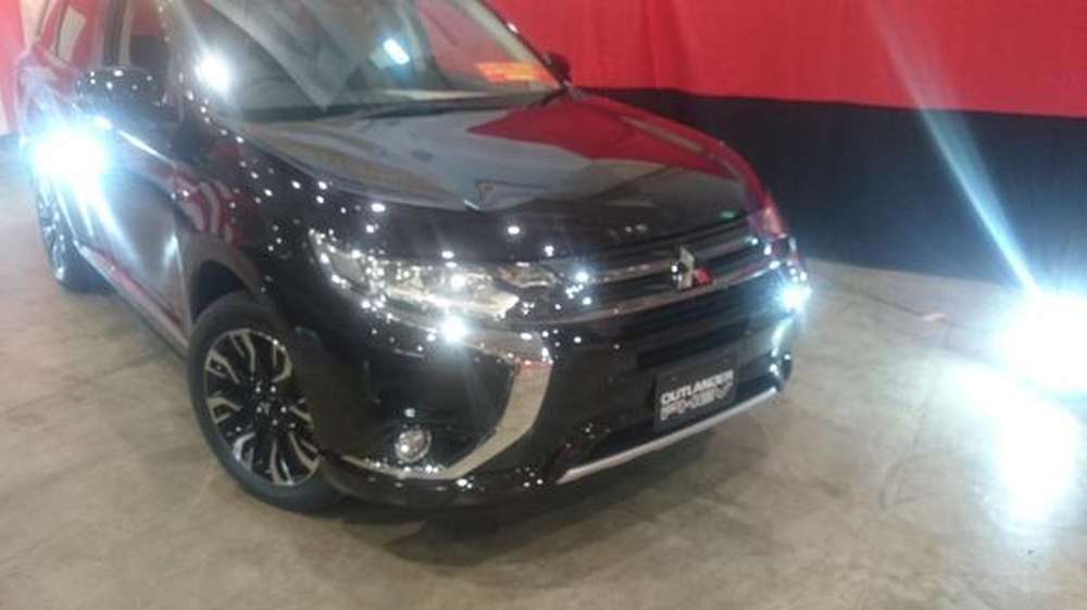 Дизайн обновленного Mitsubishi Outlander PHEV рассекретили до премьеры