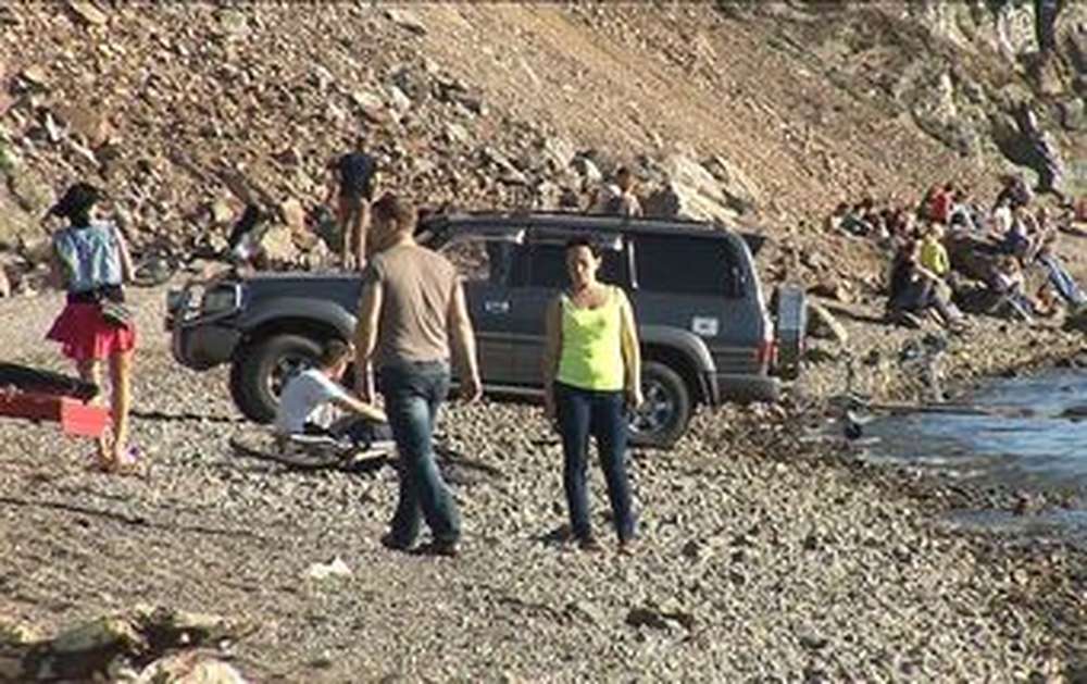 Власти продолжат штрафовать автомобилистов, выезжающих на берег Авачинской бухты
