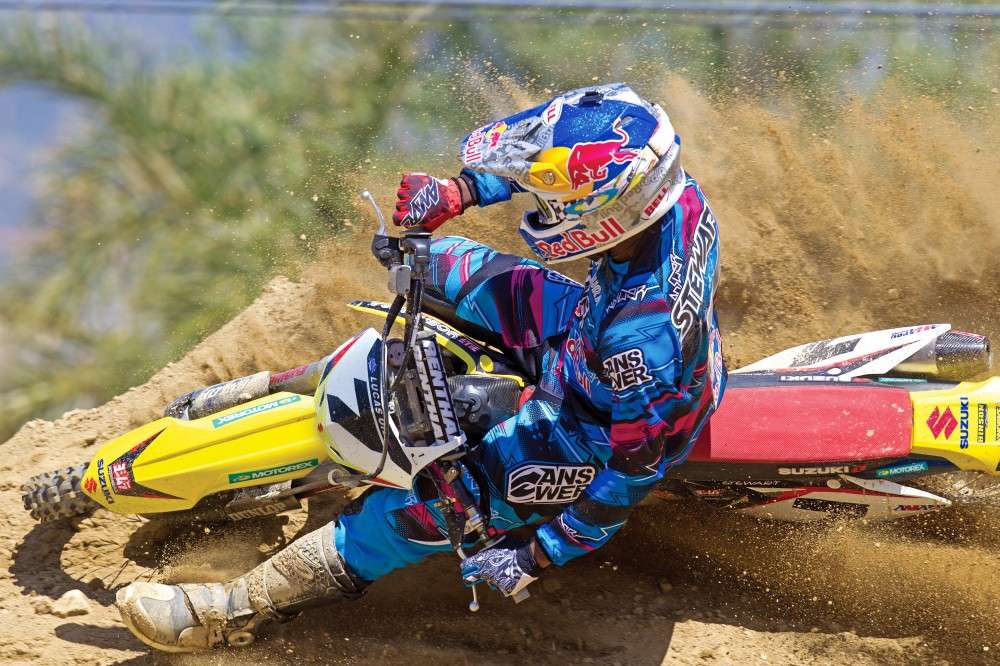 Джеймс Стюарт подписал новый контракт с командой Yoshimura Suzuki