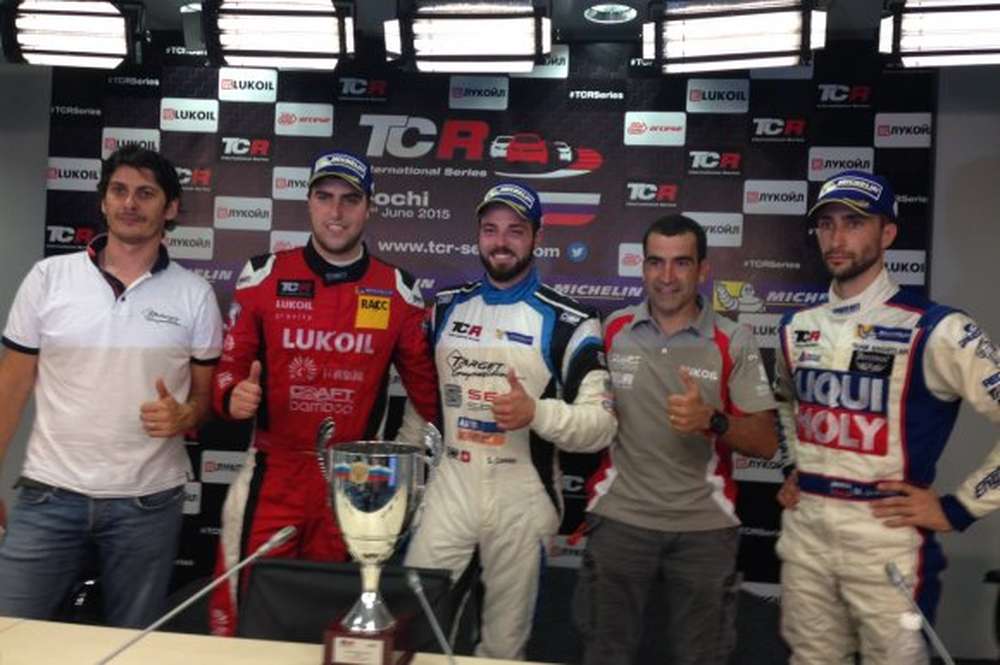 Пилоты TCR: Как много девушек хороших!
