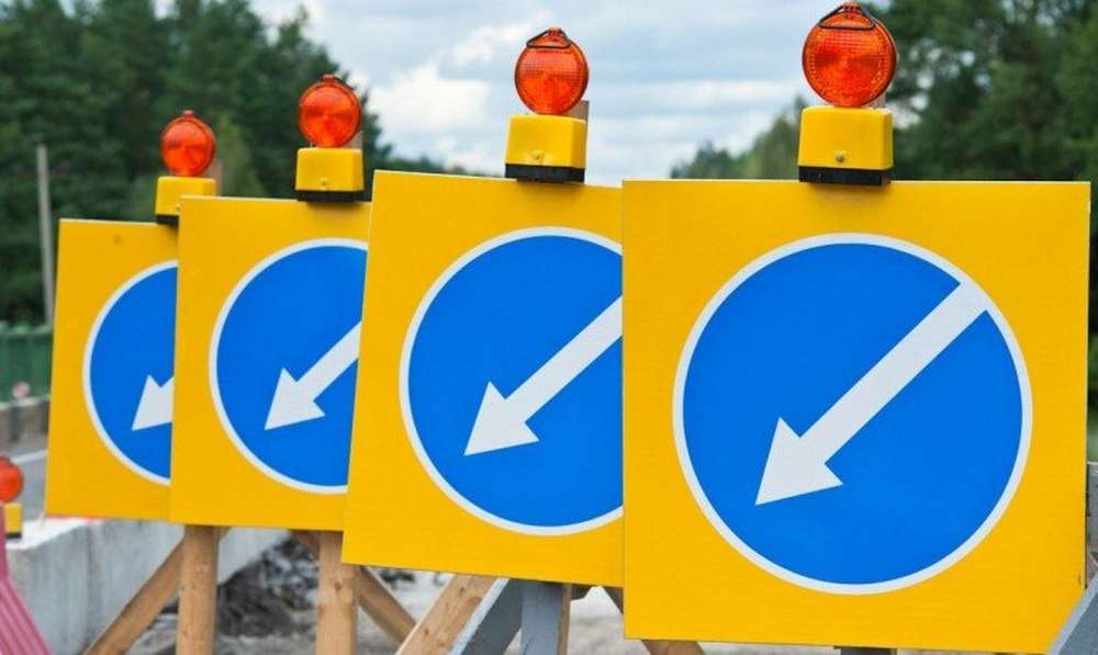 Дорожники начали запрещать движение грузовиков днем из-за жары