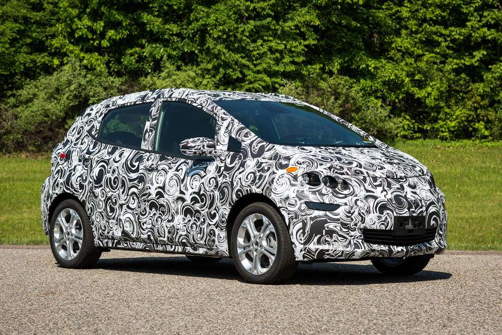 Chevrolet вывел на тесты бюджетный электрокар Bolt