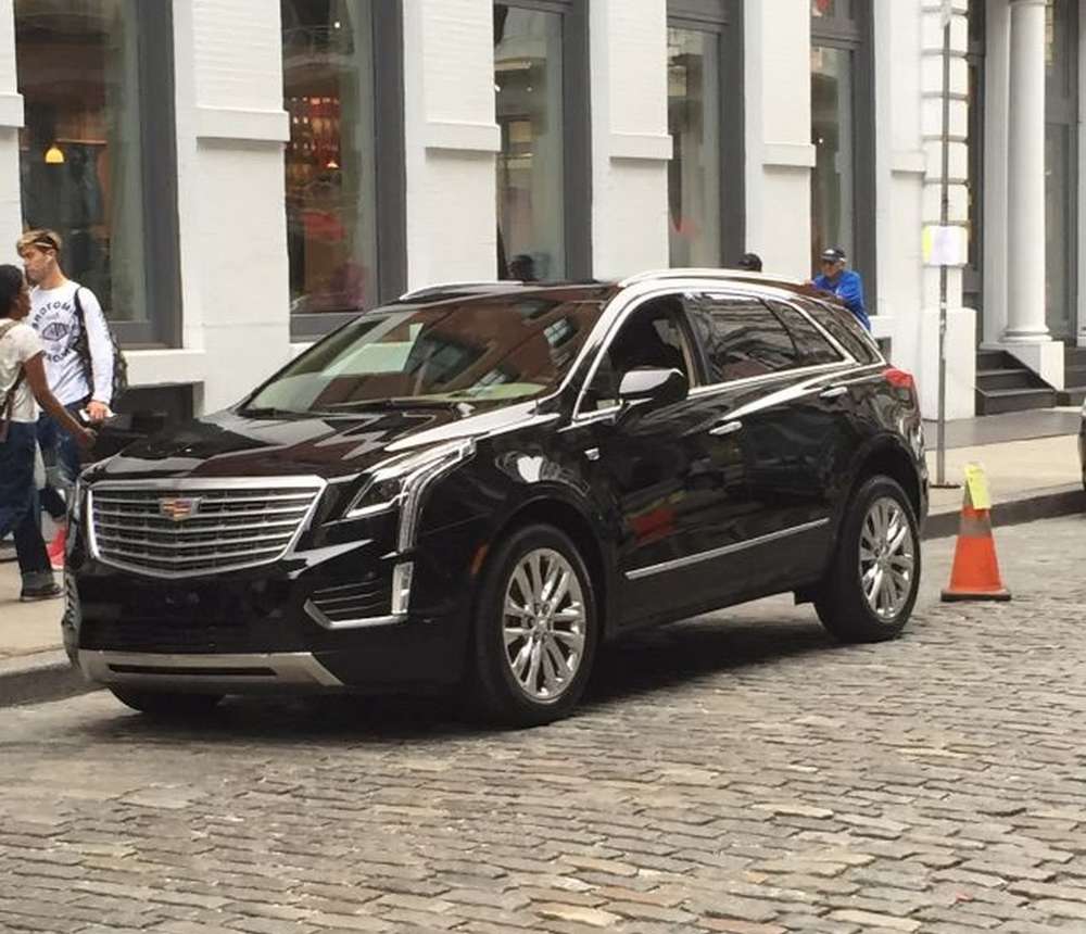 В Сети появились первые фотоснимки нового вседорожника Cadillac XT5