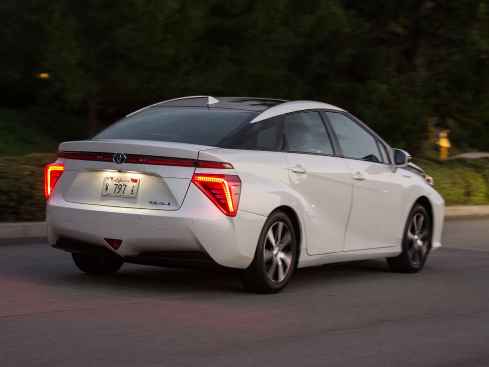 Запас хода водородного седана Toyota Mirai составит более 500 километров