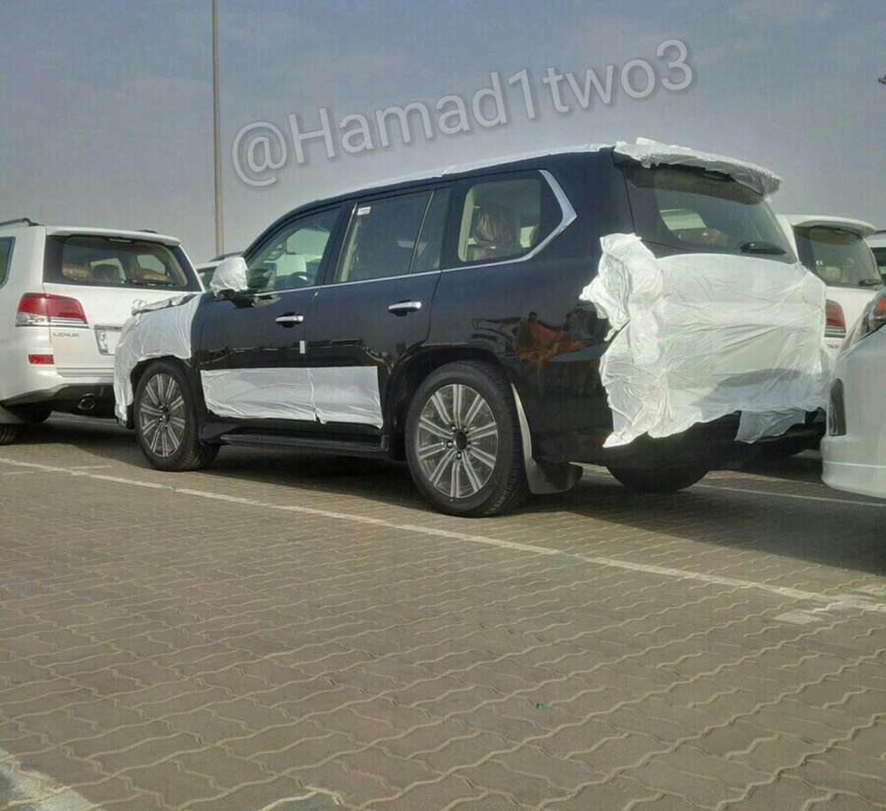 Опубликованы новые фото модернизированного Lexus LX570