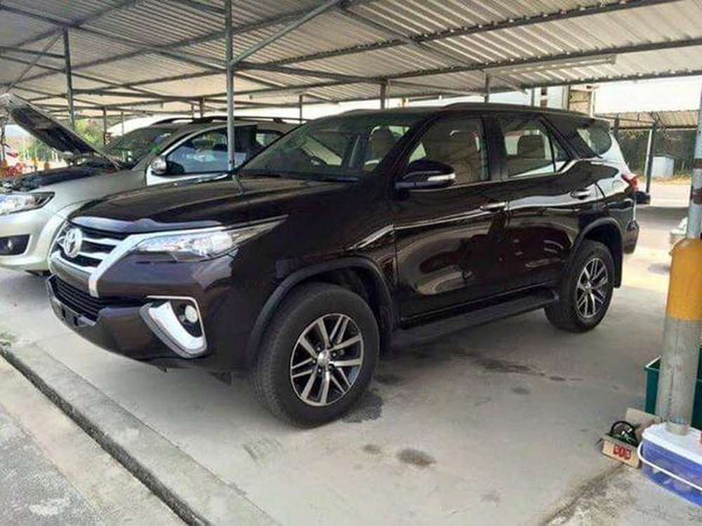 Toyota Fortuner нового поколения сфотографировали без камуфляжа