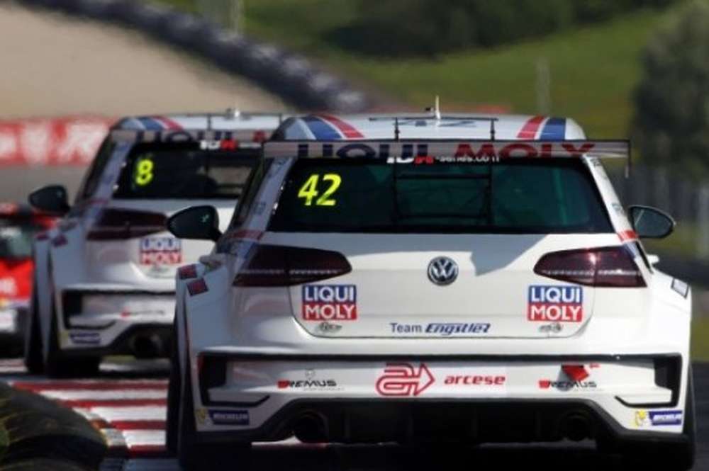 TCR: Пол Роселл приносит дебютную победу Volkswagen Golf