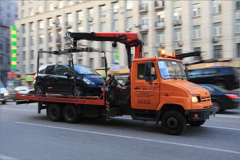 Московский паркинг опроверг информацию об эвакуации автомобиля с женщиной и ребенком