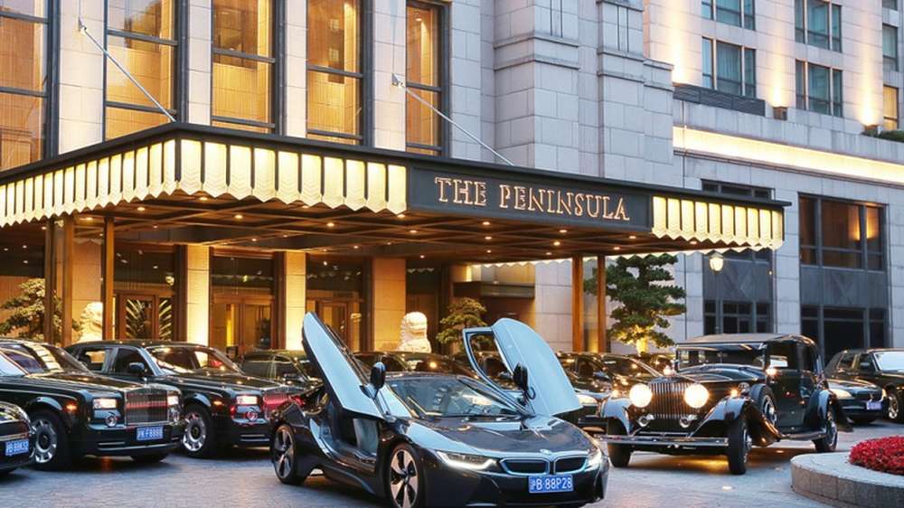 Клиентский автопарк шанхайского отеля пополнился спорткаром BMW i8