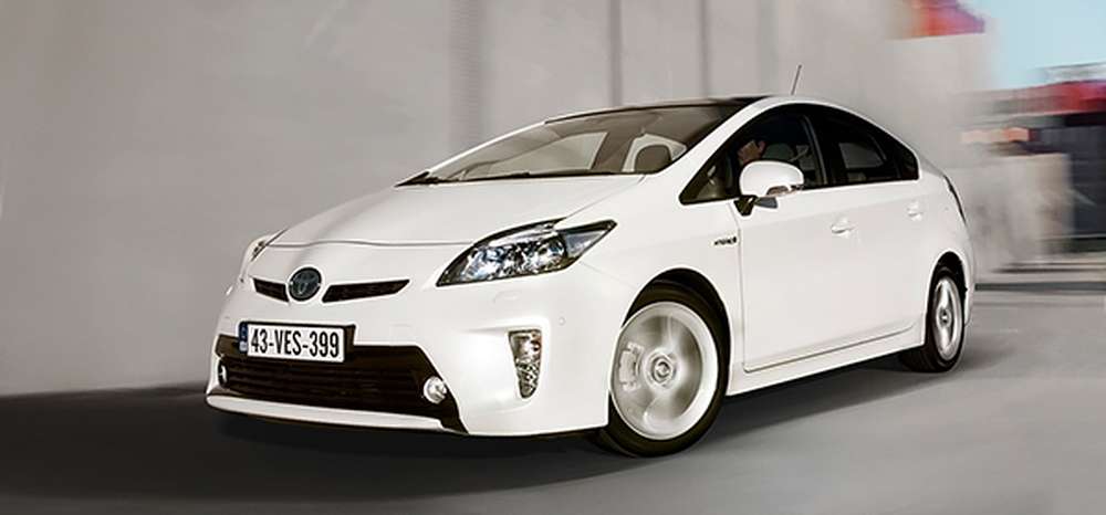 Toyota отзывает 625 тысяч Prius из-за сбоя ПО