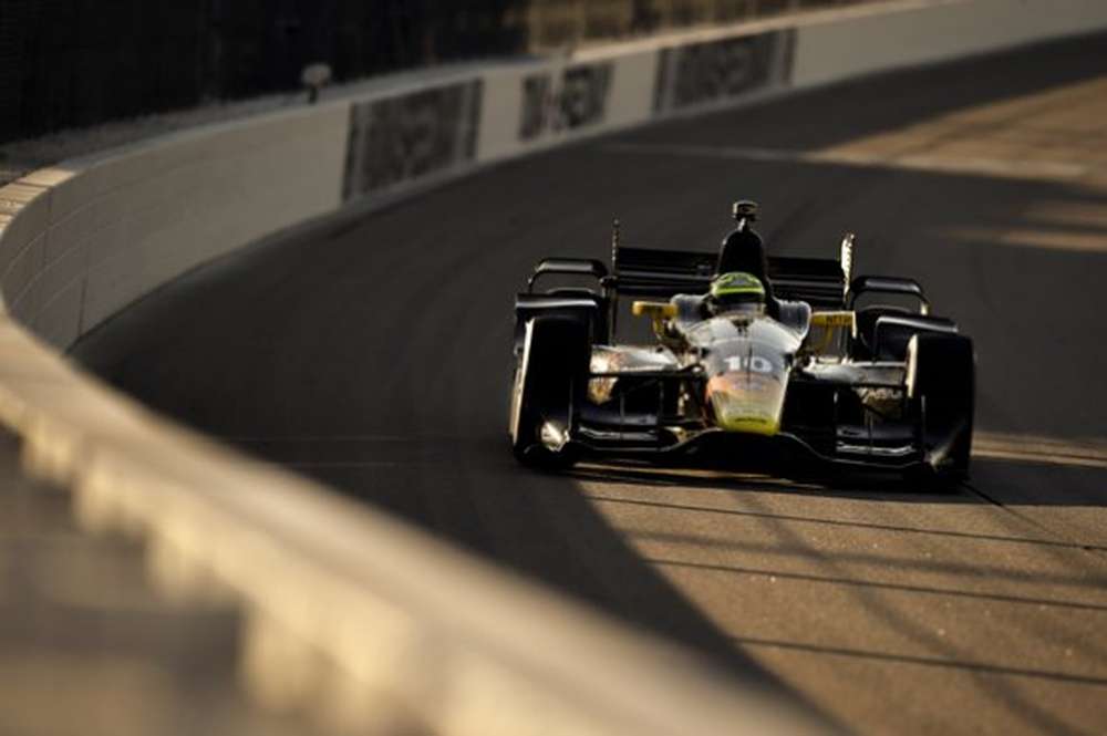 IndyCar: Тони Канаан задает темп на тренировках в Айове
