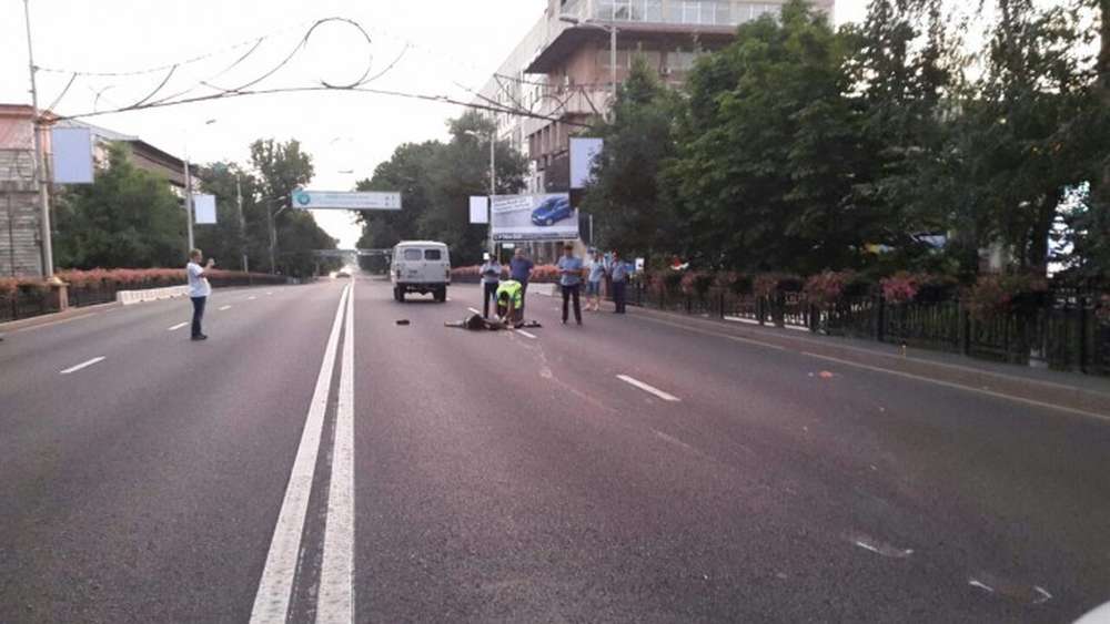 Водитель насмерть сбил пешехода в Алматы