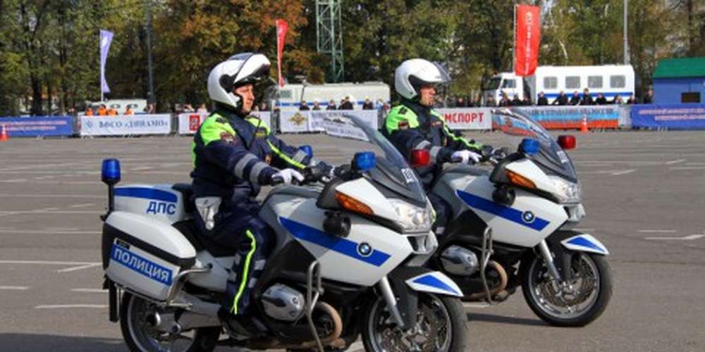 В результате ДТП на Фрунзенской набережной погиб человек