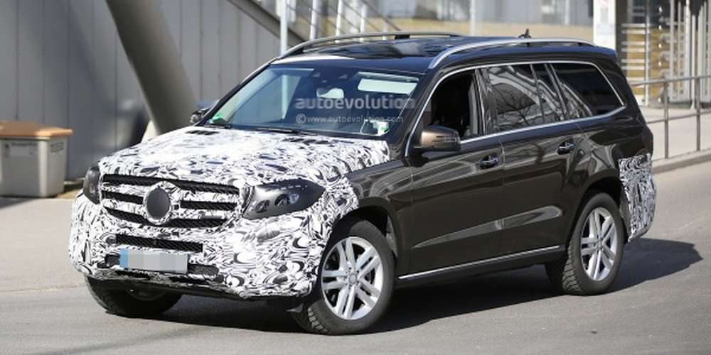 Mercedes GLS выехал на дороги общего пользования