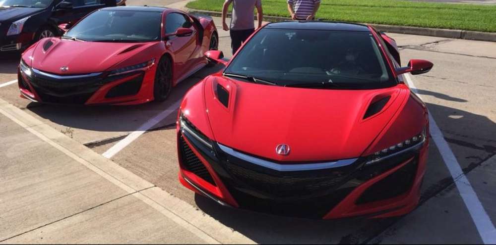 В США сфотографировал пару новейших спорткаров Acura NSX