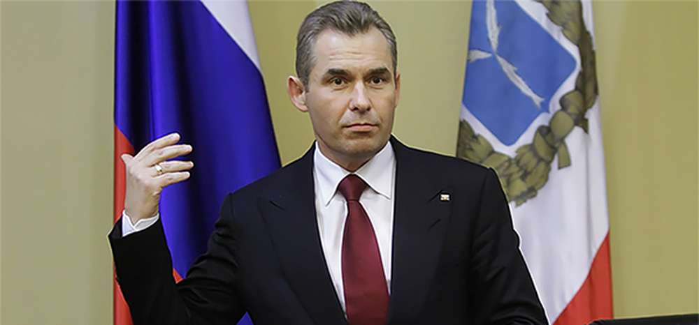 Омбудсмен Павел Астахов предложил запретить оставлять детей в машине