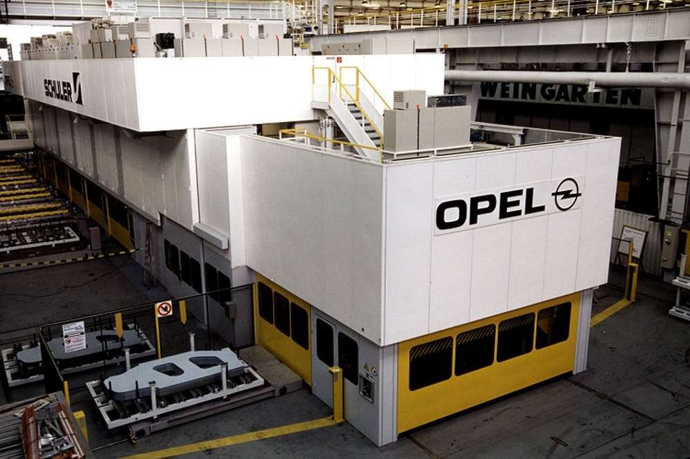 Два немецких завода Opel сокращают объемы производства