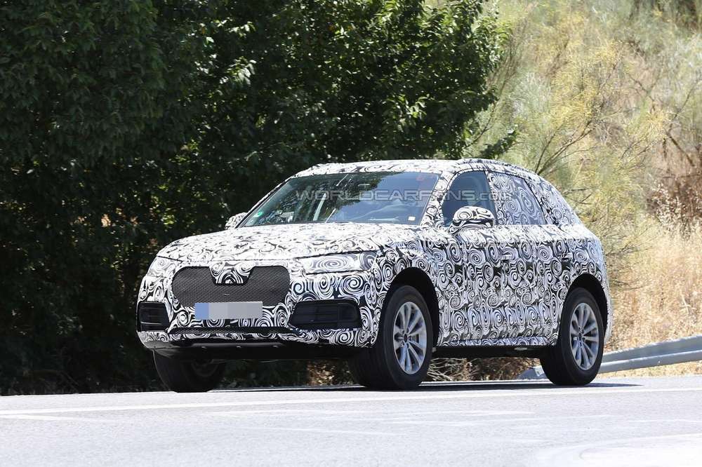Новый кроссовер Audi Q5 впервые замечен на тестах