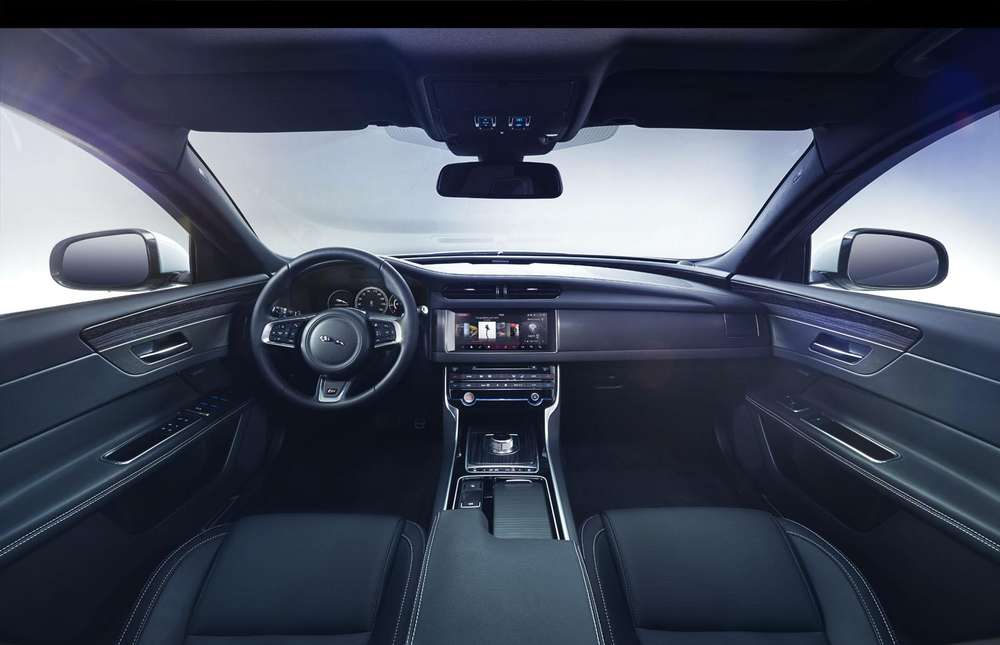 Новый «самый красивый» седан Jaguar: опубликованы первые фотографии