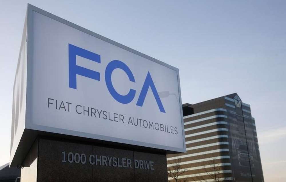 Chrysler отзывает 1,4 млн машин из-за опасности взлома