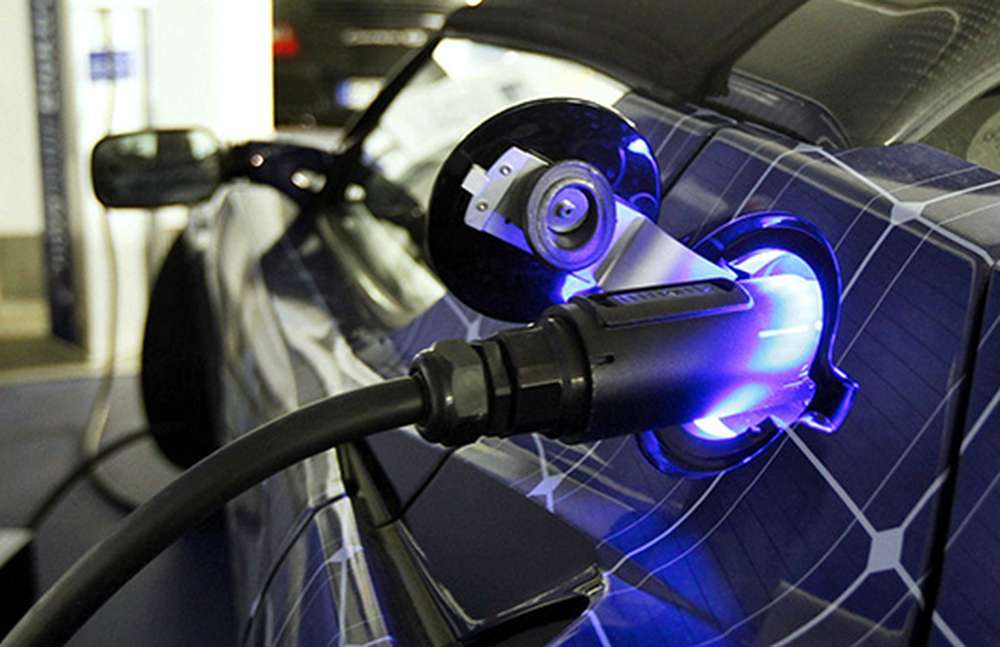 Tesla разработает новую автозарядку для электромобилей